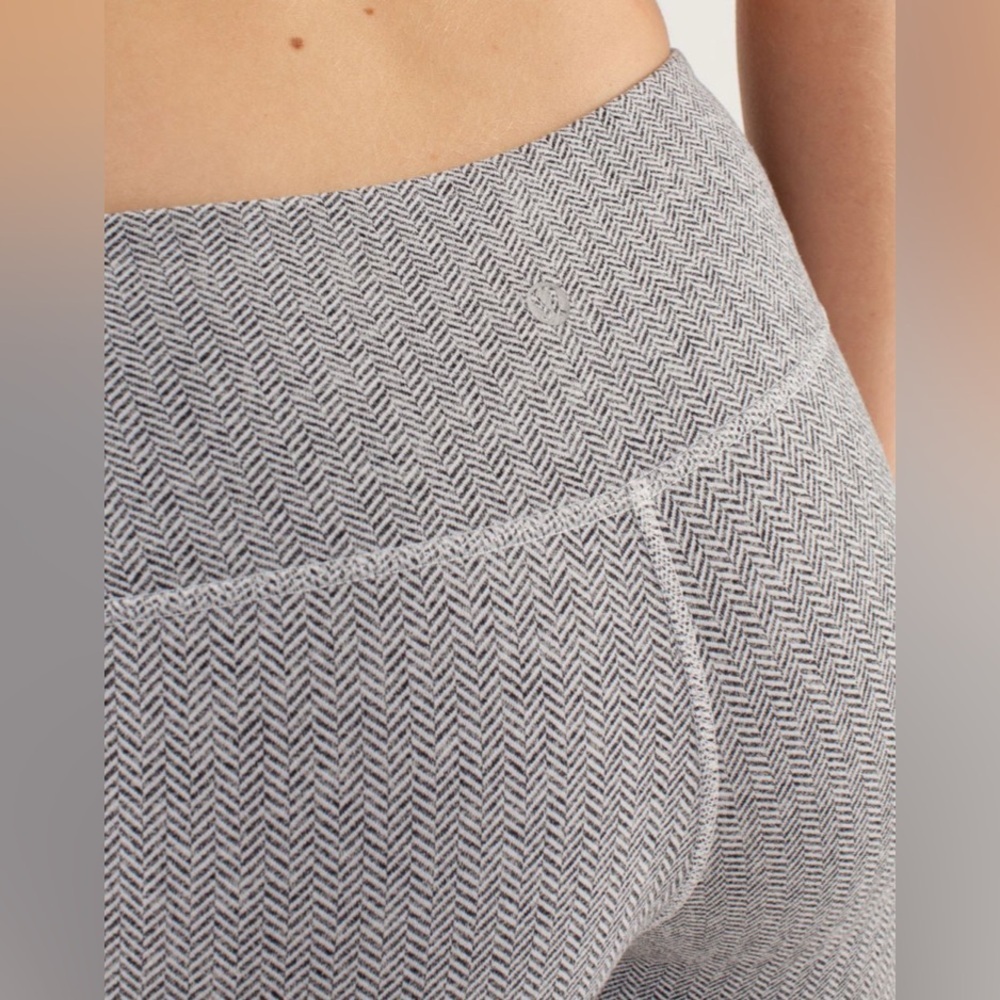 Lululemon Wunder Under Crop - Picture 3 of 7